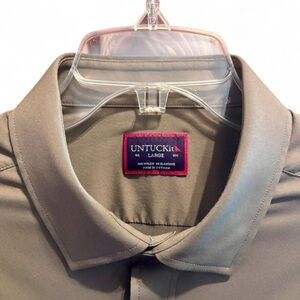 New UNTUCKit Men’s Gironde Performance Fabric Long Sleeve Collared Shirt. Large.